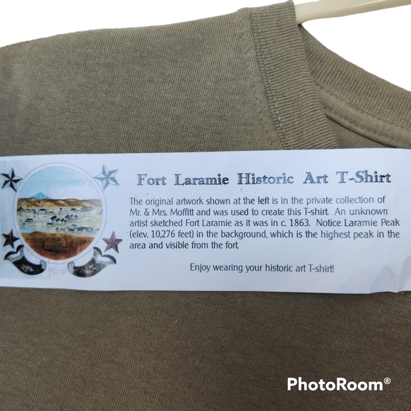 Gildan Fort Laramie Wyoming USA Historic Sight Adult Unisex Art Work T-Shirt L - Picture 6 of 10
